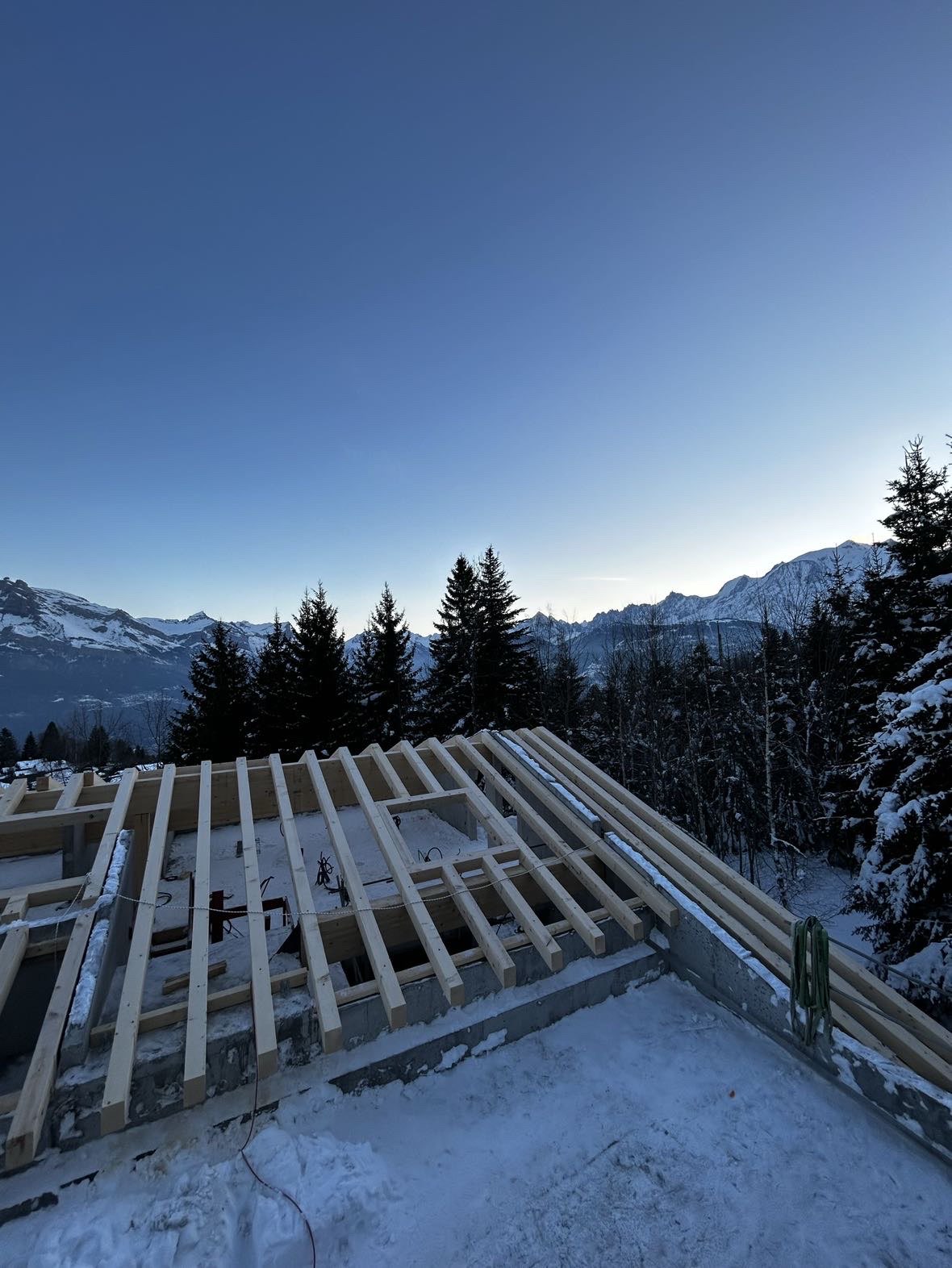 Charpente neuve en montagne